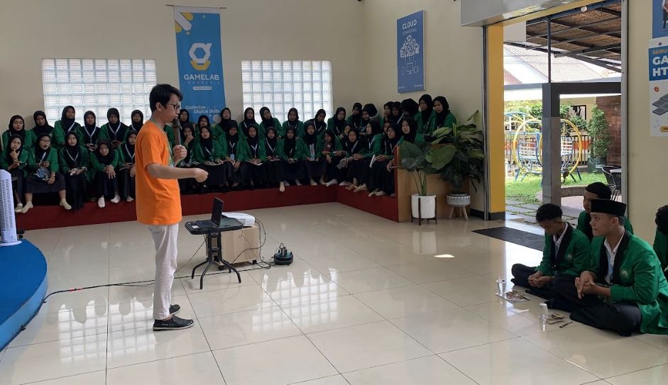 Dok. Tim Gamelab: SMK AS Salamiyah Diskusi dengan Trainer Expert Industri - Gamelab.id