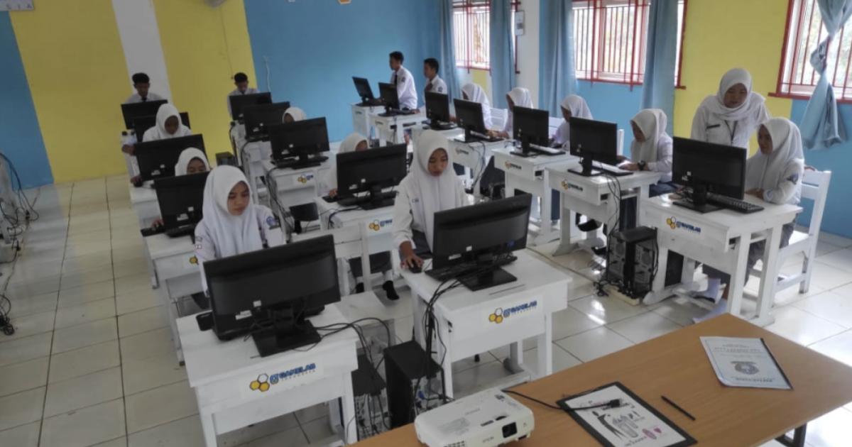 Kelas Industri SMKN 1 Lais Mendapat Binaan Dari Gamelab Indonesia Untuk ...