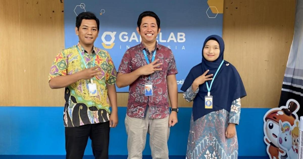 Guru SMK H. Moenadi Ungaran bersama Andi Taru (CEO GAMELAB) - Gamelab.ID