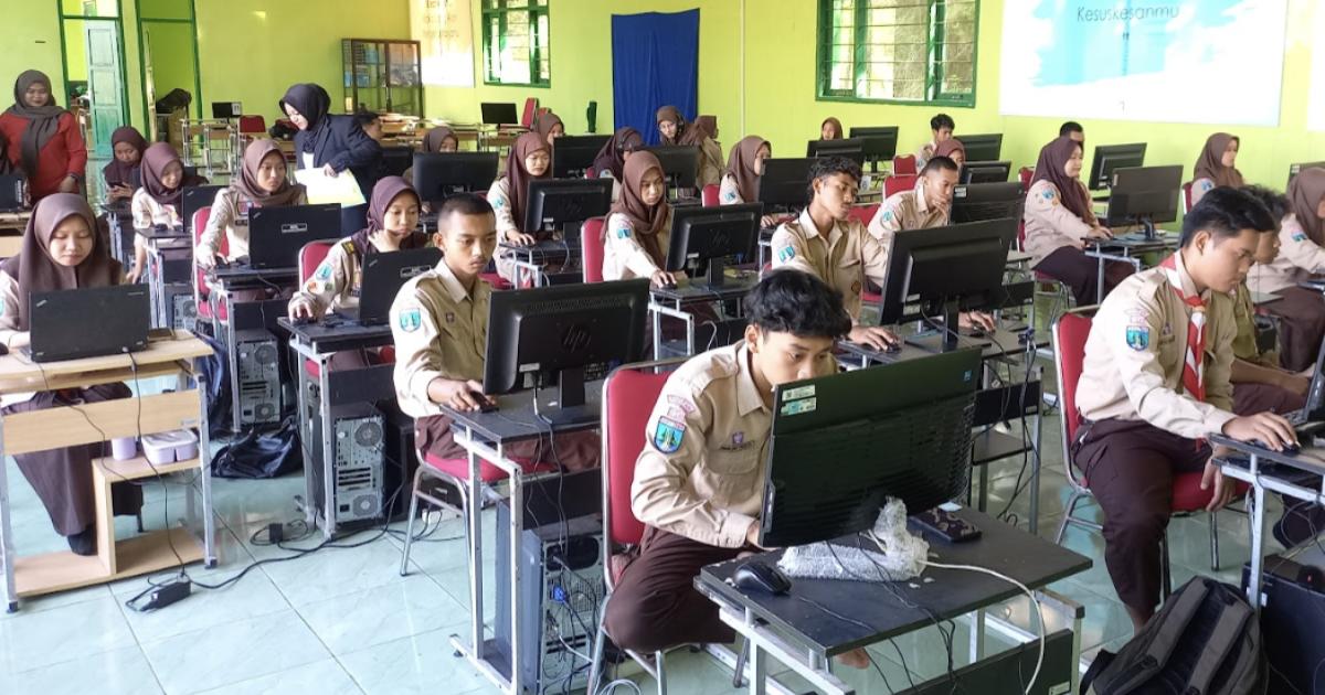 Suasana Kelas DKV saat UKK - Gamelab.ID