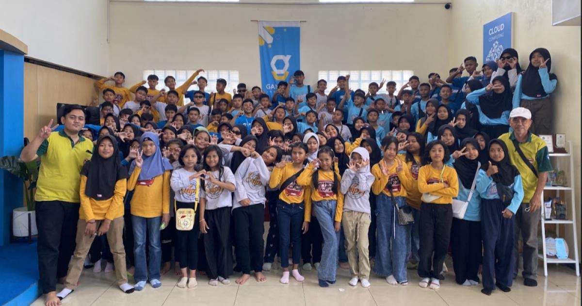 Seluruh Siswa Foto Bersama dan Mengantongi Segudang Ilmu Baru - Gamelab.ID